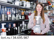 woman shows functional blender. Стоковое фото, фотограф Яков Филимонов / Фотобанк Лори