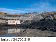 Шагающий экскаватор в угольном разрезе (2020 год). Редакционное фото, фотограф Геннадий Соловьев / Фотобанк Лори
