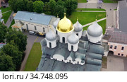 Великий Новгород, Россия. Кремль. Вид на Софийский собор сверху. Стоковое видео, видеограф Beerkoff / Фотобанк Лори