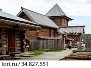 Усадьба средневекового рушанина. Старая Русса, Новгородская область (2020 год). Редакционное фото, фотограф Александр Щепин / Фотобанк Лори