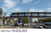 Москва. Поезд Московской монорельсовой транспортной системы (2020 год). Редакционное видео, видеограф Мила Демидова / Фотобанк Лори