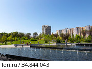 Фонтан в Прибрежном сквере на набережной города Днепр (Днепропетровск) (2020 год). Редакционное фото, фотограф V.Ivantsov / Фотобанк Лори