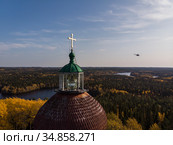 Соловки. Вертолет и маяк. Секирная гора на Соловецких островах. Россия, Архангельская область (2020 год). Стоковое фото, фотограф Яковлев Сергей / Фотобанк Лори