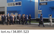 02-10-2020 RUSSIA, KAZAN: politicians walk down the street to the meeting. Редакционное видео, видеограф Константин Шишкин / Фотобанк Лори