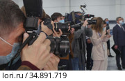 02-10-2020 RUSSIA, KAZAN: official press conference - photographers taking photos of the meeting. Редакционное видео, видеограф Константин Шишкин / Фотобанк Лори