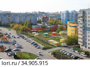 Вид с высоты на детский сад №489 на улице Высоцкого. МЖК Восточный, город Новосибирск (2020 год). Редакционное фото, фотограф Григорий Писоцкий / Фотобанк Лори