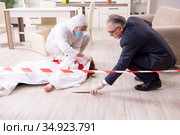 Forensic experts at the crime scene. Стоковое фото, фотограф Elnur / Фотобанк Лори