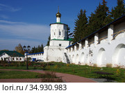 Солотчинский Рождества Богородицы женский монастырь. Надвратная церковь Иоанна Предтечи. Рязань, Солотча (2020 год). Редакционное фото, фотограф Natalia Sidorova / Фотобанк Лори