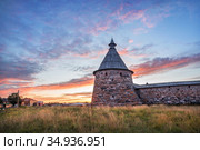 Белая башня на Соловках и закат (2020 год). Стоковое фото, фотограф Baturina Yuliya / Фотобанк Лори