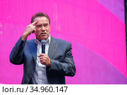 Arnold Schwarzenegger, famous actor, politician and businessman, speaks at a business forum (2019 год). Редакционное фото, фотограф Антон Гвоздиков / Фотобанк Лори