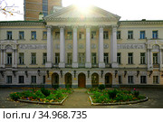 Ushinsky Library, Moscow largest academic library, in splendid mansion (1789-1791). Moscow,  Russia (2020 год). Стоковое фото, фотограф Валерия Попова / Фотобанк Лори