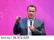 Arnold Schwarzenegger, famous actor, politician and businessman, speaks at a business forum (2019 год). Редакционное фото, фотограф Антон Гвоздиков / Фотобанк Лори