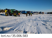 Нефтегазовое месторождение. Вырубка леса. База вахтовиков. Gas field. Deforestation. Base of shift workers. Стоковое фото, фотограф Евгений Романов / Фотобанк Лори