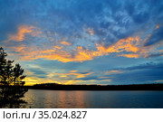 Picturesque Northern sunset. Keret Lake, North Karelia, Russia. Стоковое фото, фотограф Сергей Трофименко / Фотобанк Лори