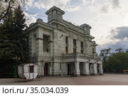 Крым. Евпатория.Здания Евпаторийского театра имени Пушкина (2020 год). Редакционное фото, фотограф Литвяк Игорь / Фотобанк Лори