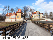 Частный дом и Ekesparre Boutique Hotel у замка Курессааре, остров Сааремаа, Эстония (2018 год). Редакционное фото, фотограф Кекяляйнен Андрей / Фотобанк Лори