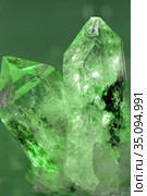 Druse green crystal closeup. Стоковое фото, фотограф Евгений Ткачёв / Фотобанк Лори
