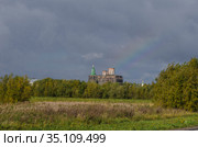 Холмогоры. Радуга над древним Преображенским собором. Россия, Архангельская область (2020 год). Стоковое фото, фотограф Яковлев Сергей / Фотобанк Лори
