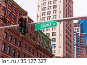 Traffic light surface street sign and in Boston (2018 год). Стоковое фото, фотограф Сергей Новиков / Фотобанк Лори