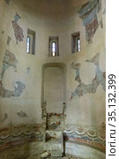 Church of the Transfiguration of the Savior, Niche in the central part of the temple,  wall paintings, archaeological artifacts (2020 год). Стоковое фото, фотограф Олег Иванов / Фотобанк Лори
