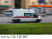 Car of an emergency medical service. Стоковое фото, фотограф Юрий Бизгаймер / Фотобанк Лори
