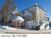 Свято-Троицкая Сергиева лавра. Церковь преподобного Сергия с Трапезной палатой (Трапезная церковь) и Михеевская церковь. Сергиев Посад, Московская область. Золотое кольцо России (2018 год). Стоковое фото, фотограф Елена Коромыслова / Фотобанк Лори