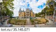 Крым. Ялта. Массандровский дворец. Панорамный вид (2020 год). Редакционное фото, фотограф Литвяк Игорь / Фотобанк Лори