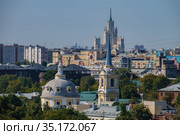 Москва, городская застройка в Басманном районе (2020 год). Редакционное фото, фотограф glokaya_kuzdra / Фотобанк Лори