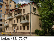 Москва, улица Краснопрудная, дом 36 строение 2 (2020 год). Редакционное фото, фотограф glokaya_kuzdra / Фотобанк Лори