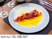 Carpaccio of pineapple and melon carpaccio with thinly sliced prosciutto. Стоковое фото, фотограф Яков Филимонов / Фотобанк Лори