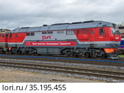 Тепловоз ТЭП70БС, названный в честь первой женщины-космонавта Валентины Терешковой, на железнодорожной станции города Рыбинска (2020 год). Редакционное фото, фотограф Виктор Карасев / Фотобанк Лори