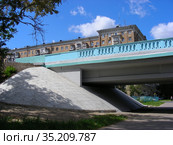 Путепровод через Щербаковскую улицу. Район Соколиная гора. Город Москва. Россия (2008 год). Редакционное фото, фотограф lana1501 / Фотобанк Лори