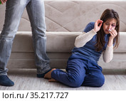 Desparate wife with aggressive husband in domestic violence conc. Стоковое фото, фотограф Elnur / Фотобанк Лори