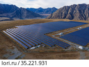 Солнечная электростанция в горном Алтае. Вид с воздуха. Solar power plant in the Altai Mountains. Aerial view. Стоковое фото, фотограф Евгений Романов / Фотобанк Лори