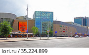 Торгово развлекательный центр DOSTYK plaza в Алматы (2018 год). Редакционное фото, фотограф Михаил Старшов / Фотобанк Лори