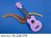 Четырехструнная гитара укулеле с абстрактной фигурой из цветной бумаги. Стоковое фото, фотограф V.Ivantsov / Фотобанк Лори