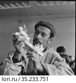 Chukotka, Uelen, bone carving workshop. Редакционное фото, фотограф Варфоломей Тетерин / Фотобанк Лори