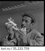 Chukotka, Uelen, bone carving workshop. Редакционное фото, фотограф Варфоломей Тетерин / Фотобанк Лори