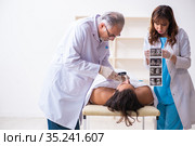 Police coroner examining dead body corpse in morgue. Стоковое фото, фотограф Elnur / Фотобанк Лори