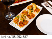 Morrocan lamb and harissa rolls with couscous. Стоковое фото, фотограф Яков Филимонов / Фотобанк Лори