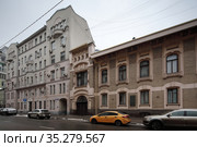 Москва дома на Поварской улице (2021 год). Редакционное фото, фотограф Дмитрий Неумоин / Фотобанк Лори