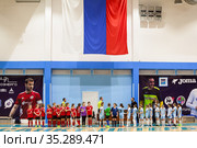 Построение футбольных команд перед началом игры, футбол в зале (2020 год). Редакционное фото, фотограф Кекяляйнен Андрей / Фотобанк Лори