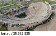 Aerial drone view of amphitheater in the ancient city of Hierapolis, Pamukkale, Turkey. Стоковое видео, видеограф Яков Филимонов / Фотобанк Лори