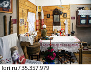 Воссозданная карельская изба. Карельский национальный краеведческий музей. Лихославль, Тверская область (2021 год). Редакционное фото, фотограф Сергей Афанасьев / Фотобанк Лори