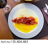 Pineapple and melon carpaccio with thinly sliced prosciutto. Стоковое фото, фотограф Яков Филимонов / Фотобанк Лори