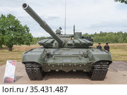 Новый российский основной танк Т-72 В3 на полигоне "Алабино" в парке "Патриот", Международный военно-технический форум "Армия", Московская область (2019 год). Редакционное фото, фотограф Малышев Андрей / Фотобанк Лори