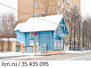 Погодинская изба. Погодинская улица. Зимний день. Москва (2021 год). Редакционное фото, фотограф E. O. / Фотобанк Лори