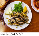 Dietary mullet fish. Fried fish in a plate with parsley and lemon. Стоковое фото, фотограф Яков Филимонов / Фотобанк Лори