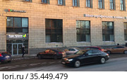 Вход в многопрофильную клинику Будь Здоров (2021 год). Редакционное видео, видеограф Кекяляйнен Андрей / Фотобанк Лори