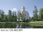 Храм преподобной Евфросинии, Великой княгини Московской в Котловке. Вид со стороны пруда Зелёнка. Москва, Нахимовский проспект (2017 год). Стоковое фото, фотограф Илюхина Наталья / Фотобанк Лори